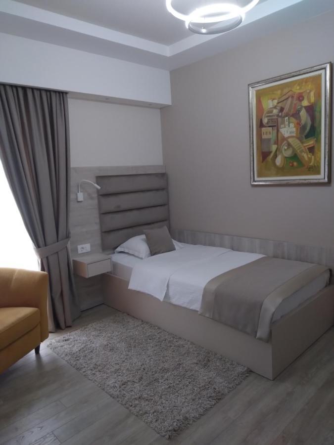 Hotel Holiday Podgorica Extérieur photo