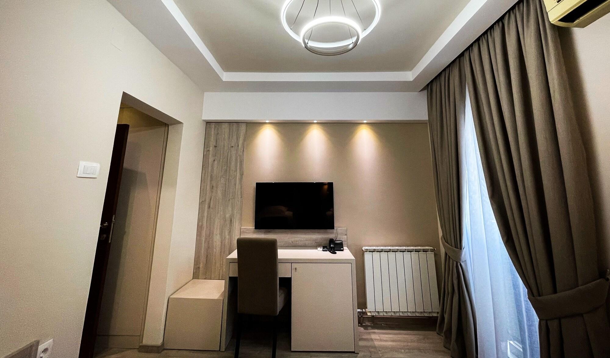 Hotel Holiday Podgorica Extérieur photo