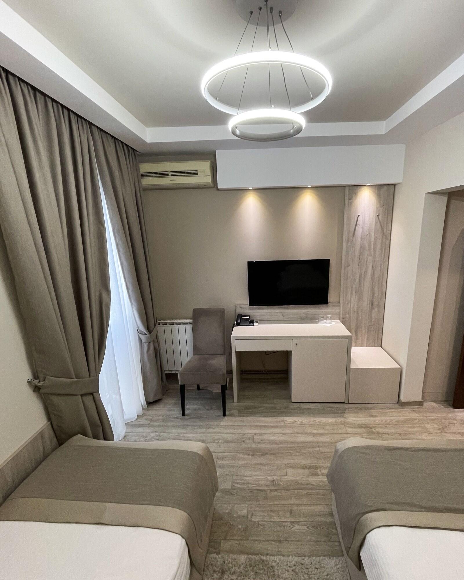 Hotel Holiday Podgorica Extérieur photo