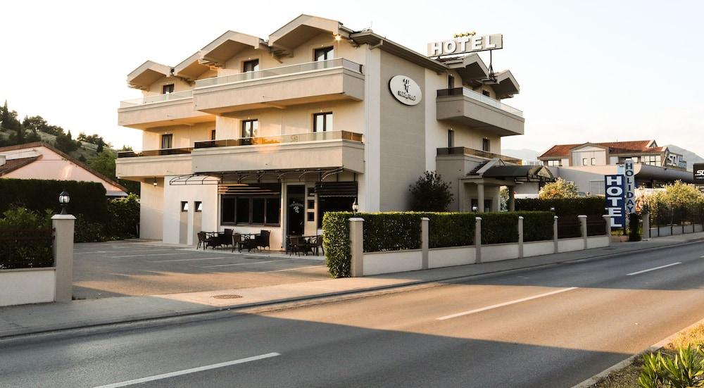 Hotel Holiday Podgorica Extérieur photo