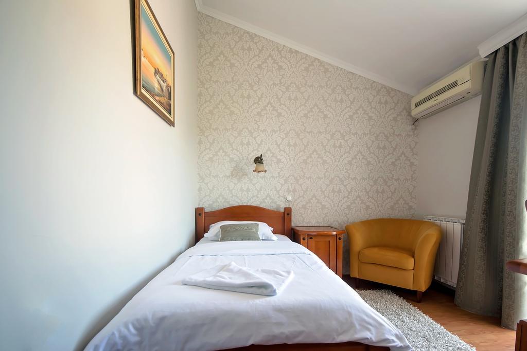 Hotel Holiday Podgorica Extérieur photo