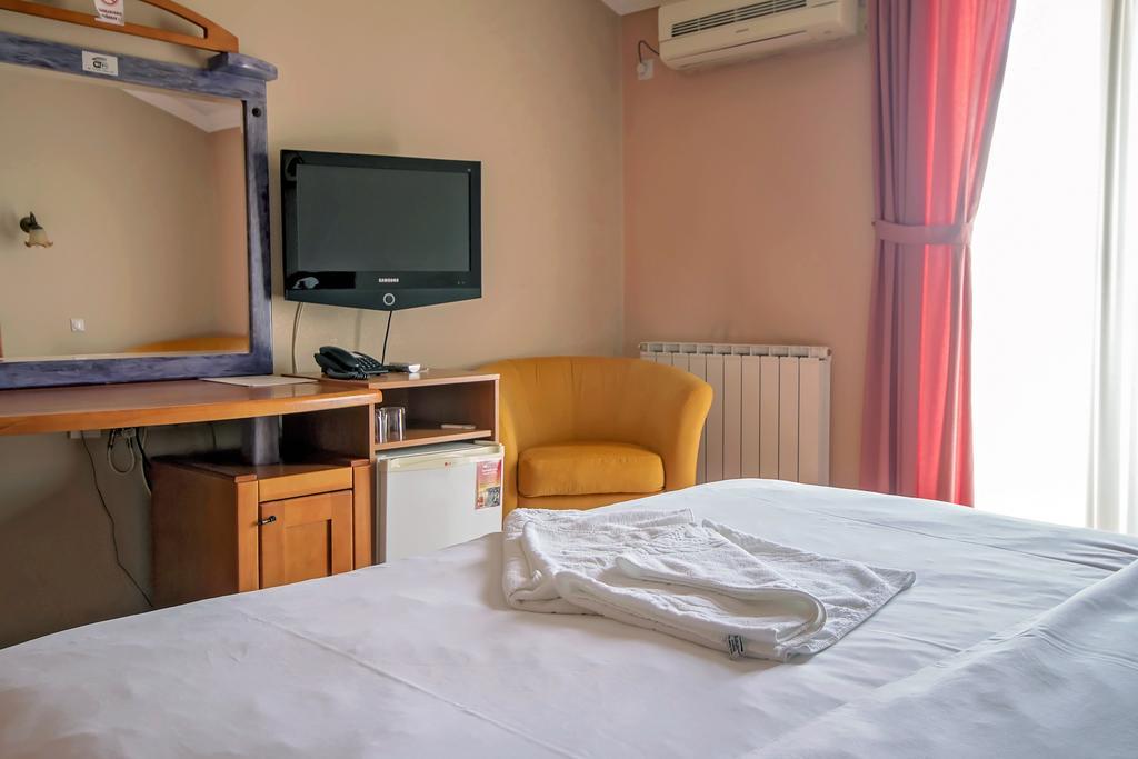 Hotel Holiday Podgorica Extérieur photo
