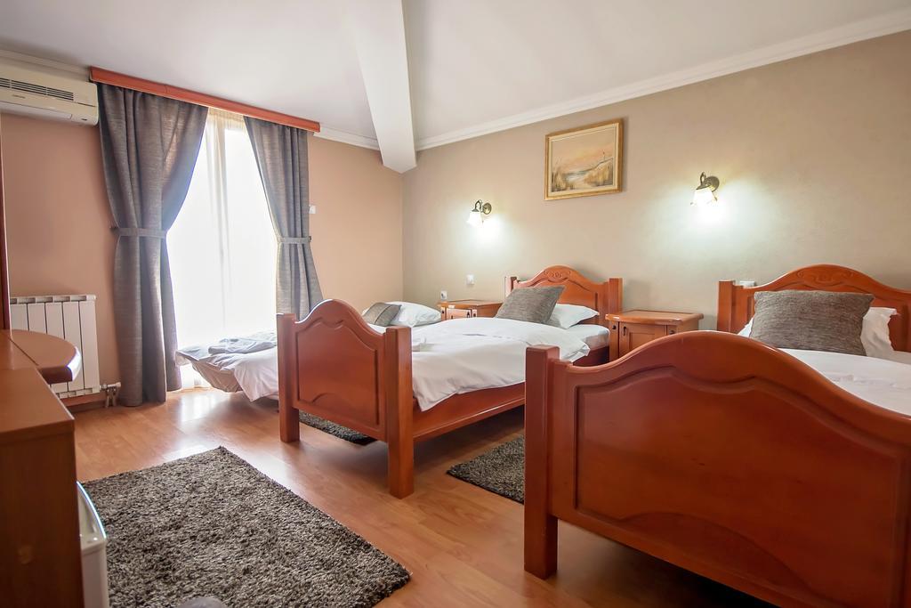 Hotel Holiday Podgorica Extérieur photo
