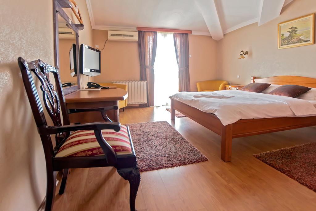 Hotel Holiday Podgorica Extérieur photo